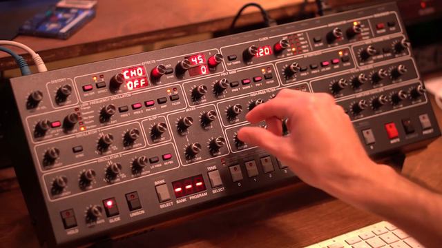 Distractions // Sequential Prophet 6 Ambient смотреть онлайн