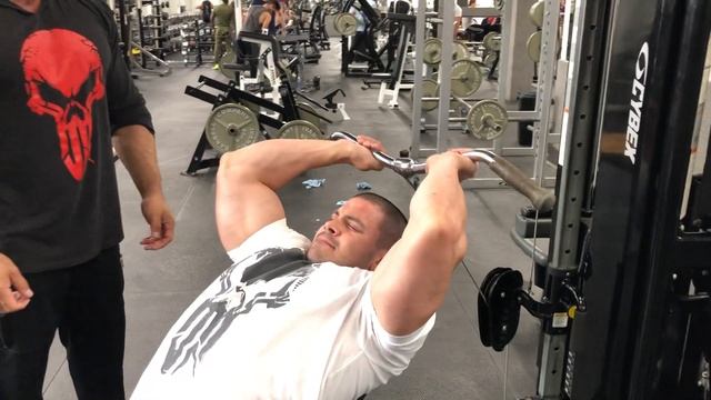 Warmup Giant Set Rotation for TRICEPS, with Matt Maldonado смотреть онлайн