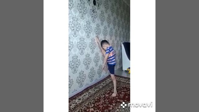 Тренировка во время карантина. Папа и сын смотреть онлайн