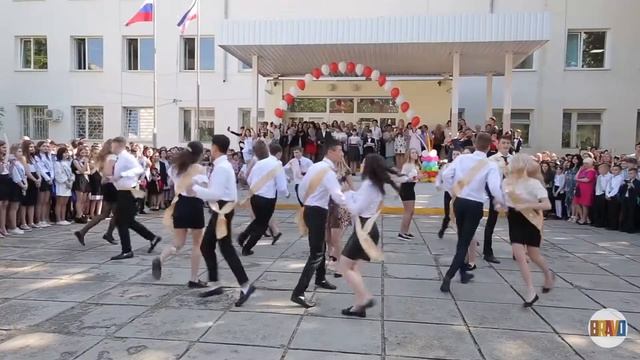 выпускной танец/вот танцуют девочки/вот танцуют мальчики смотреть онлайн