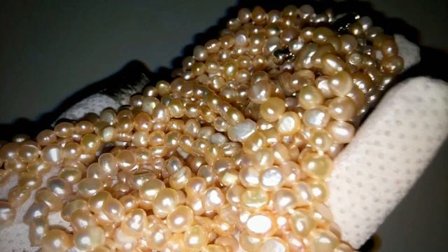 Колье из речного Жемчуга персикового цвета смотреть онлайн