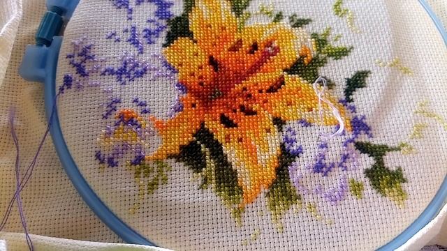 Лилии для рукодельницы от Чудесной иглы - процесс смотреть онлайн