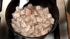 Квашеная капуста с мясом, запечённая в горшочках