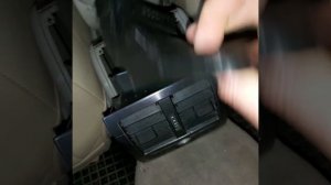 как снять подлокотник ауди а6 с5