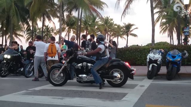 Америка. Майами. Байкерская сходка на South Beach,ocean drive.USA.Miami Beach. смотреть онлайн