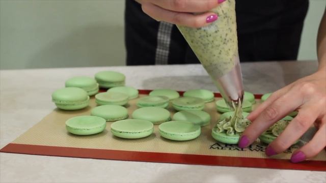 Как печь макаронс (макаруны) Эксперименты и мастер-класс | Vinogradinka смотреть онлайн
