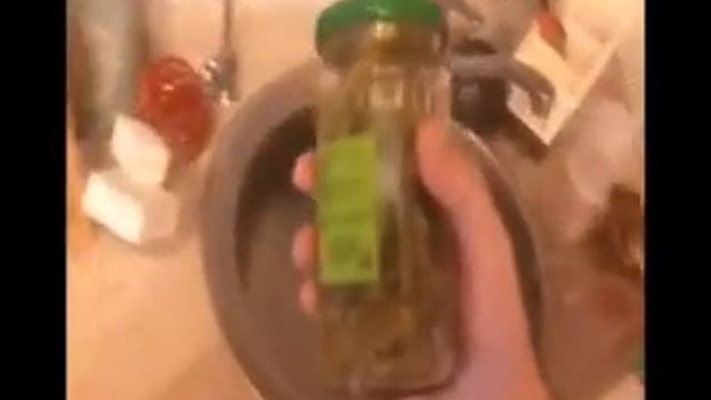 Как легко открыть банку с огурцами? смотреть онлайн