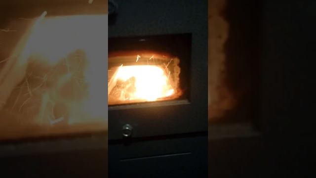 Вермикулитовый свод и шамотная решетка на выходе из колпака... смотреть онлайн