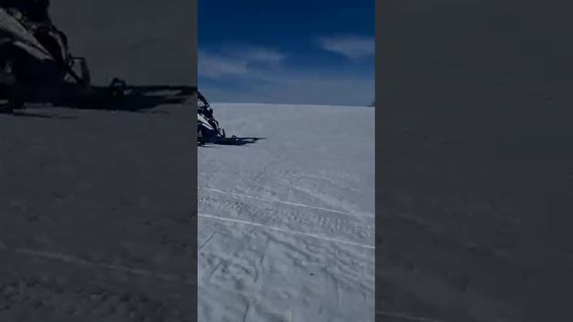 Снегоход ямаха вайпер (yamaha sr viper) на весеннем укатанном снегу. смотреть онлайн