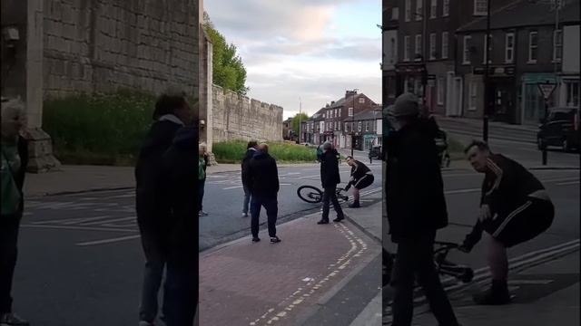 The Most British Street Fight Ever! Ozzy Man Quickies смотреть онлайн