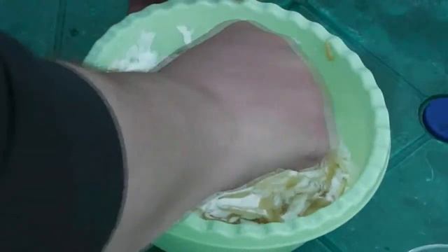 Курица в сметане в казане на огне. смотреть онлайн