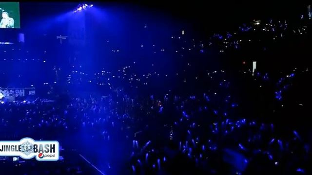 Joe & Nick Jonas FULL performance at the B96 Jingle Bash смотреть онлайн