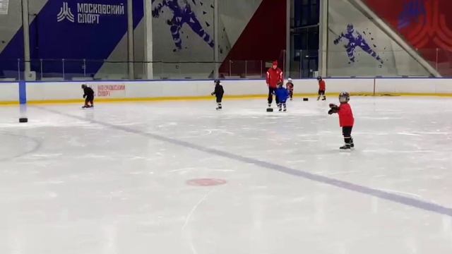 Саша. тринадцатая тренировка 30.10.2023 ГБУ ДО «МОСКОВСКАЯ АКАДЕМИЯ ХОККЕЯ»"ЦЕНТР" СПОРТИВНАЯ ШКОЛА смотреть онлайн