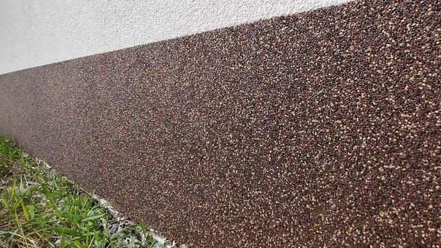 Отделка комбинированного фасада камешковой и мозаичной штукатуркой Ceresit смотреть онлайн