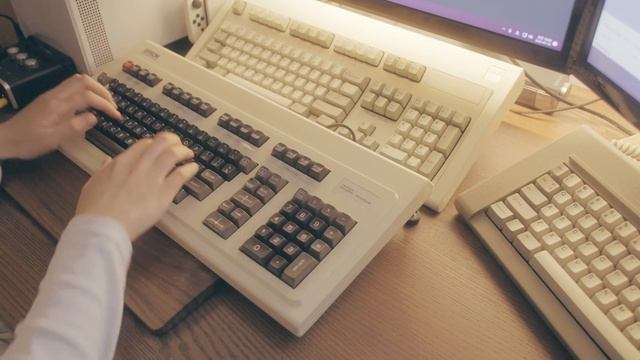 EPSON QX-10 Keyboard (Q703AA) + solenoid typing demo смотреть онлайн