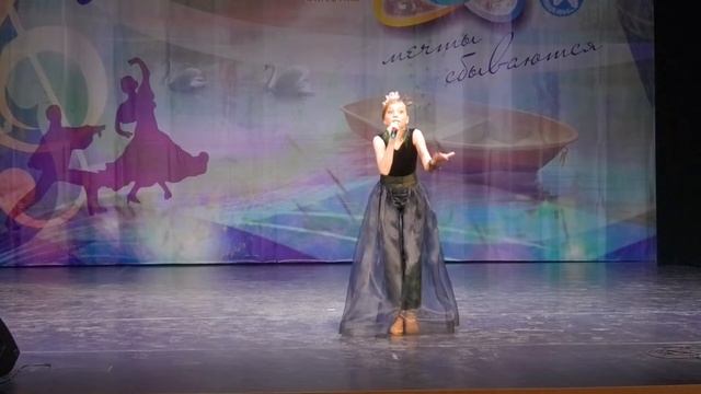 "Стрекоза" Голос очаровательной Софьи Карповой. Сольное выступление. смотреть онлайн