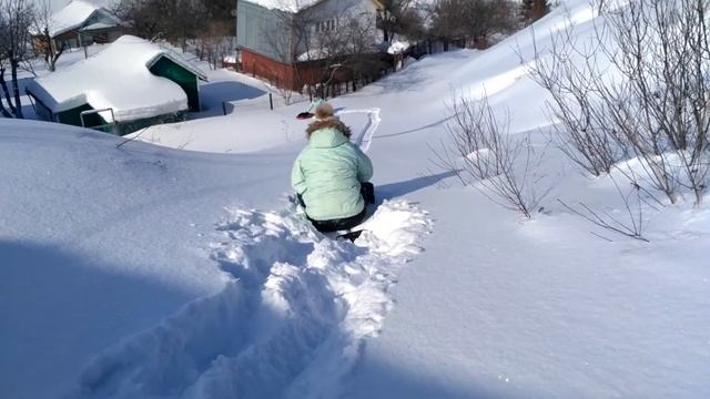 Пробиваемся на дачу в марте. Снега по пояс....Пройти 700 метров за полтора часа... смотреть онлайн