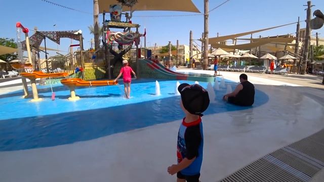 ПОПАЛИ в ЧЕРНУЮ ДЫРУ в АКВАПАРКЕ Абу-Даби!!!! ПОЧЕМУ это ЛУЧШИЙ АКВАПАРК в МИРЕ?? смотреть онлайн