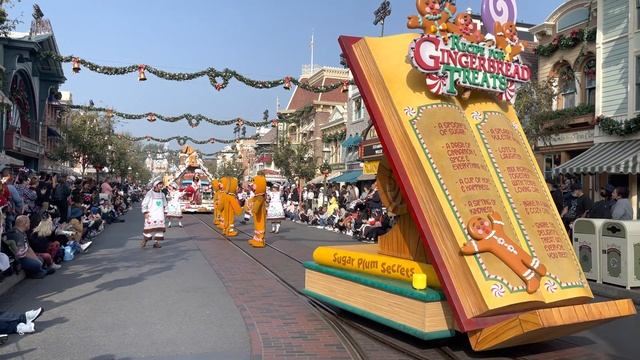 2021 Disneyland's Christmas Fantasy Parade 4K 60FPS from Main Street USA смотреть онлайн