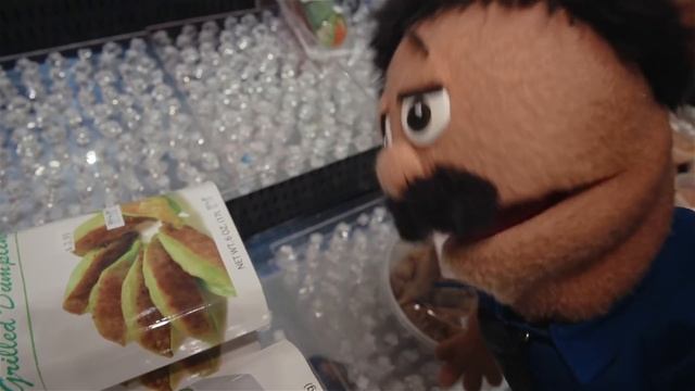 Diego Sneaks Out | Awkward Puppets смотреть онлайн