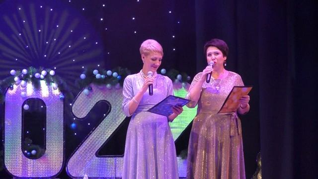 "Пока часы 12 бьют". Новогодний концерт. смотреть онлайн