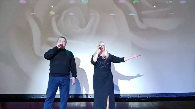 Букет из белых роз - А. Курандин и Т. Ярославская на концерте в День ЖКХ смотреть онлайн