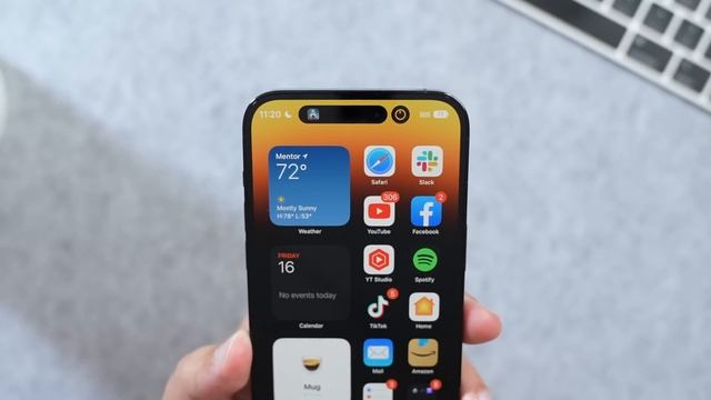 Dynamic Island on iPhone 14 Pro Max // An In-Depth Look! смотреть онлайн