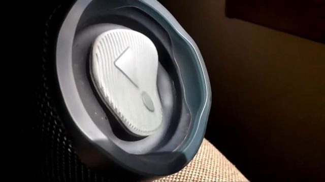 JBL Charge 4 & JBL Flip 4!! | Insane Bass Test!!! смотреть онлайн
