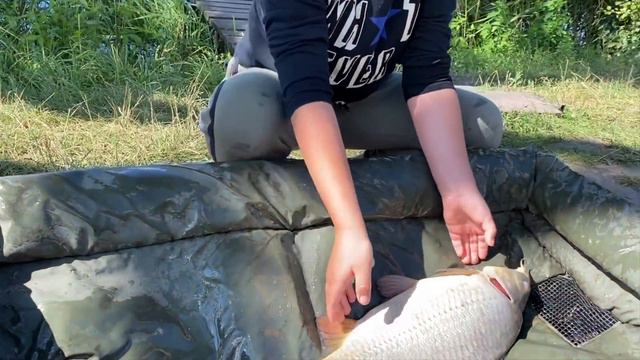 Carpfishing на Вовковом Озере с маленьким карпятником Ваней. Vanya Carper - Выпуск №1. смотреть онлайн