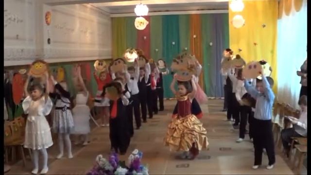 Нежный танец со смайликами Мамина улыбка смотреть онлайн
