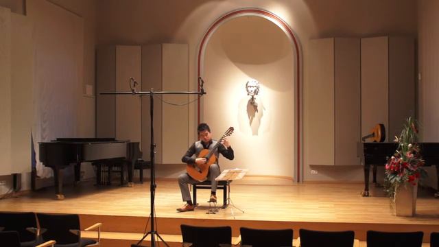 Bach Adagio from g minor Sonata play by Qingchuan Li (guitar Montoya M9N) смотреть онлайн