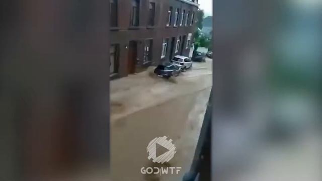 Belgium is underwater again! Houses float through the streets of Knokke смотреть онлайн