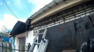 Монтаж водосточного желоба для гаража