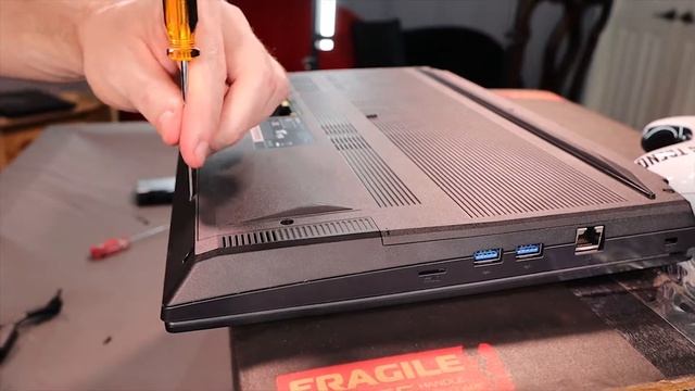 OriginPC EON15-X 2070 Max-Q Laptop Unboxing and Review [Gaming Trend] смотреть онлайн