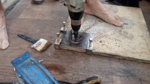 Отверстие в металле большого диаметра "БАЛЕРИНКОЙ" - ручной дрелью!!!