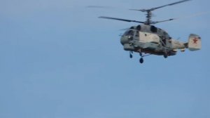 Вертолёты и Самолёты пролетающие над домами.