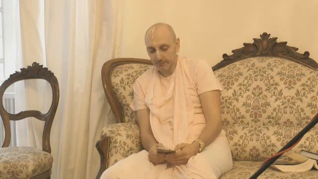 Связь между тем, что мы повторяем на чётках и Святым Именем | Б. Ч. Бхарати Махарадж | Шрилекха Д.Д смотреть онлайн