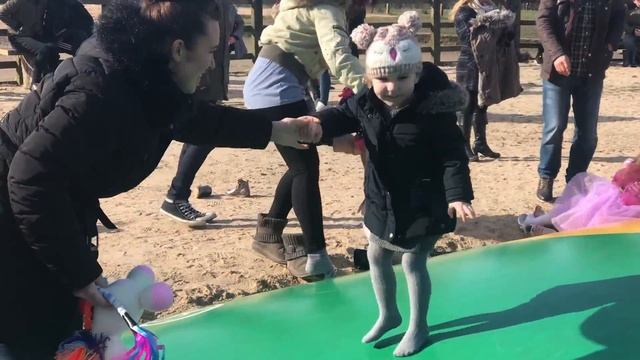 GIGANTIC trampoline BOUNCY castle смотреть онлайн