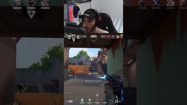 This Keyboard Warrior Was Too Busy Typing He Ended Up Losing The Game.. смотреть онлайн