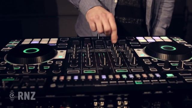 Serato x Roland DJ-808 + Jeremy Toy смотреть онлайн