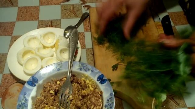 Закуска из фаршированных яиц. Праздничный рецепт. #суфикс