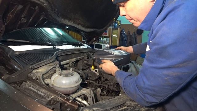 Skoda Octavia A7 - ЗАМЕНА МАСЛА НА ПРОБЕГЕ 45.000км | Определяем требуемое количество масла в 1.6CW