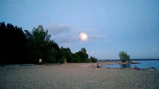 Wedding fireworks near Zvezda beach, Novosibirsk. 20.06.2019 смотреть онлайн