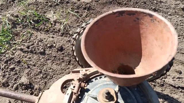 Самодельная ручная сеялка для посева свеклы смотреть онлайн
