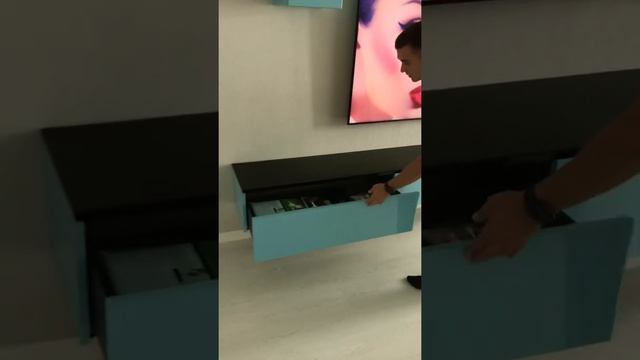 Горка в гостиную в глянцевом МДФ смотреть онлайн