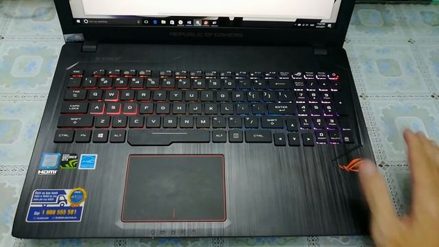 Trên tay Asus ROG STRIX GL553VE - GTX 1050 Ti, bàn phím RGB смотреть онлайн