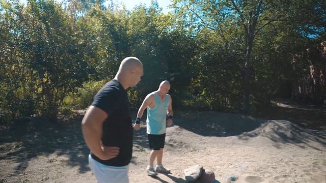 Тяжеловес 110кг УЧИТСЯ делать САЛЬТО | САЛЬТО за 5 минут смотреть онлайн