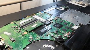 Разбор ноутбука Acer E5-575G-504V и замена термопасты