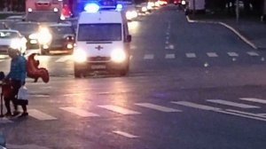 Московские скорые с сиреной.