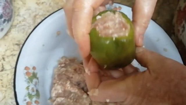 ФАРШИРОВАННЫЙ ПЕРЕЦ МЯСОМ И РИСОМ. БОЛГАРСКИЙ ПЕРЕЦ, ФАРШ, ЛУК. ОЧЕНЬ ВКУСНЫЙ УЖИН. смотреть онлайн